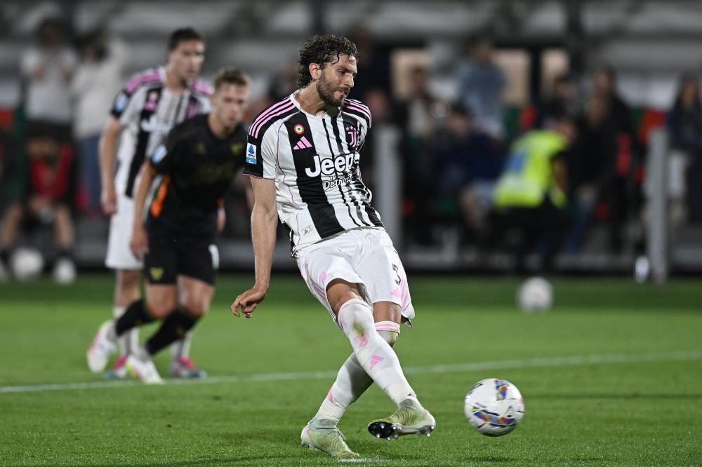 皇马客场3-0击败毕巴，维尼修斯表现低迷，全场仅射正1次，状态持续下滑。